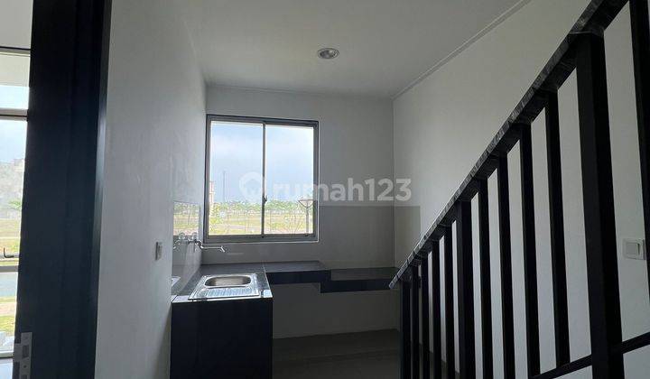 Rumah 10x25 PIK 2 Hadap Danau Siap Huni  4