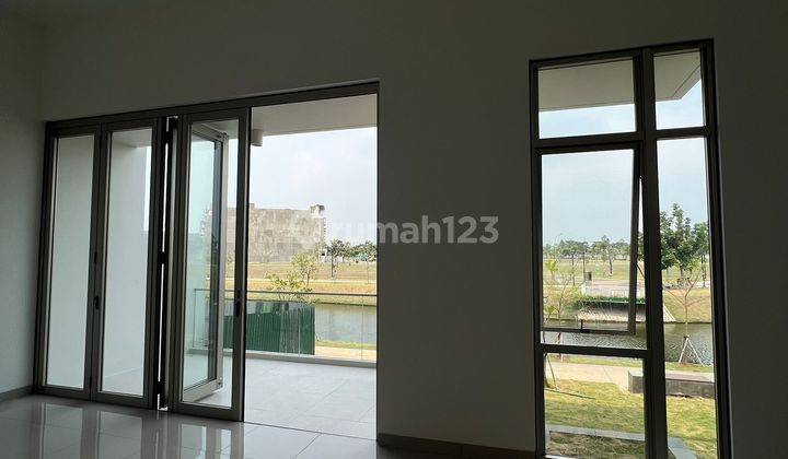 Rumah 10x25 PIK 2 Hadap Danau Siap Huni  5