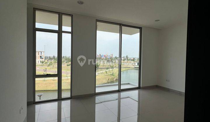 Rumah 10x25 PIK 2 Hadap Danau Siap Huni  6