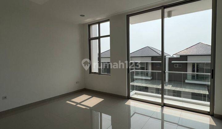 Rumah 10x25 PIK 2 Hadap Danau Siap Huni  9