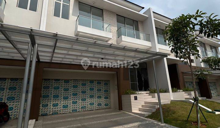 Rumah 10x25 PIK 2 Hadap Danau Siap Huni  13