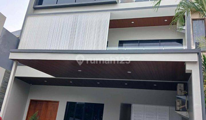 Rumah Mewah Taman Palem Ada Kolam Renang JN 2