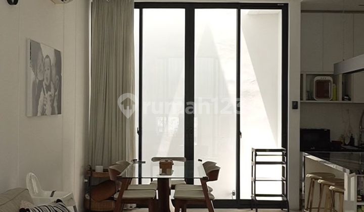 Muara Karang has a Swimming Pool and Marble Floor. 2