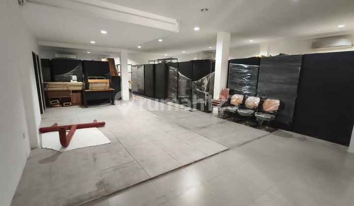 Jual Cepat Rumah Tomang Luas 233m2 Siap Pakai 2