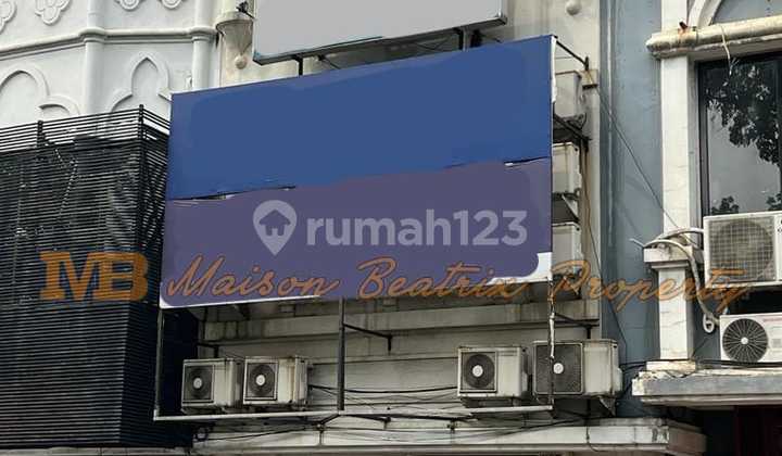 DIJUAL RUKO SIAP PAKAI BAGUS TERAWAT LOKASI SANGAT STRATEGIS DAN RAMAI PINGGIR JALAN RAYA, BSD CITY - TANGSEL (DS)