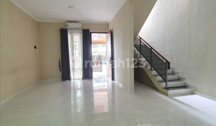 Disewakan Rumah 2 LT Siap Huni Semi Furnished Strategis Bebas Banjir di Villa Melati Mas Serpong 2