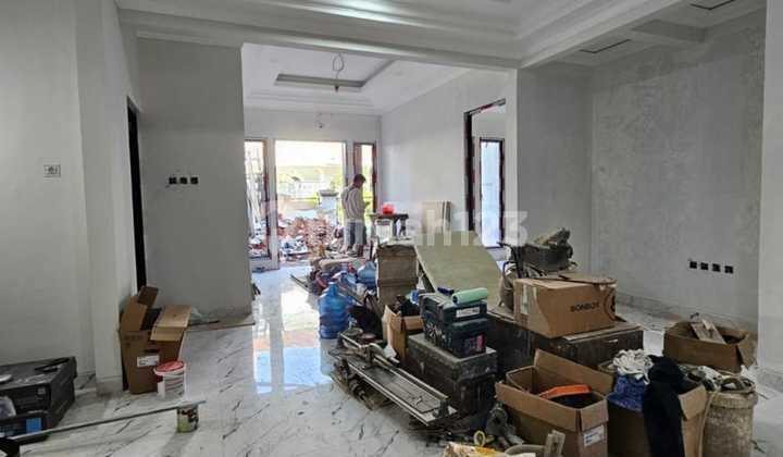 RUMAH TAMAN CRYSANT TAHAP FINISHING JUAL CEPAT OPEN NEGO