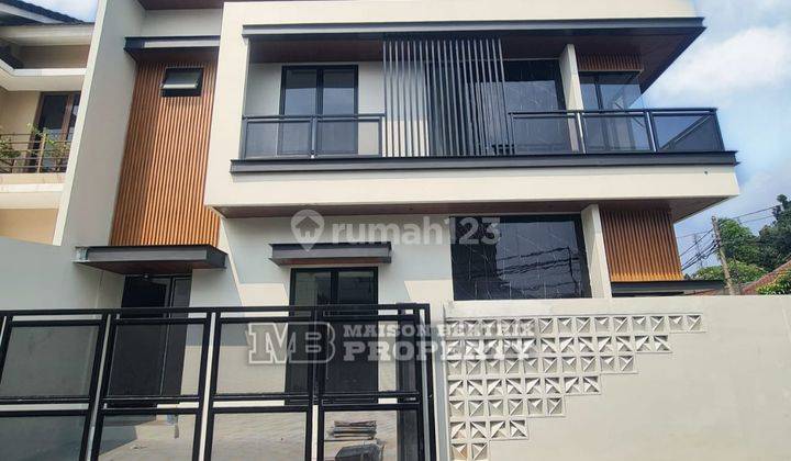 Dijual Rumah Baru Renov. Posisi Hoek, Lokasi Bagus Dan Sangat Strategis  1