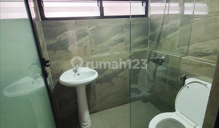 Disewakan Rumah 2 LT Siap Huni Semi Furnished Bebas Banjir di Regency Melati Mas 2