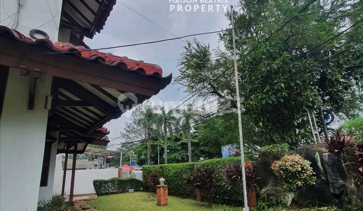 DIJUAL RUMAH 2LT PINGGIR JALAN SANGAT STRATEGIS COCOK UNTUK USAHA CAFE/KANTOR/SALON/KLINIK