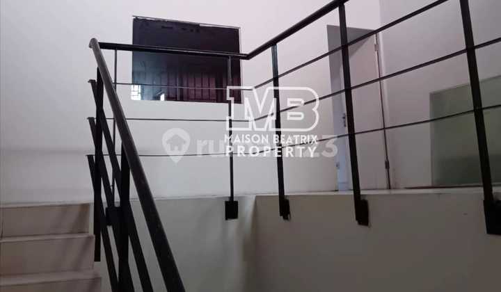 FOR SALE QUICK MOVE-IN 3 1/2 FLOOR SHOPHOUSE IN BABAKAN TANGERANG 2