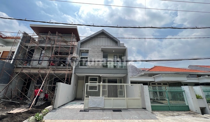 Rumah Baru di Manya Tirtoyoso Row Jalan Utama