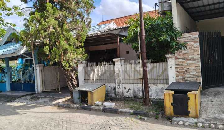 Land Measurement House in Siwalankerto Surabaya, Suitable for Boarding. 2