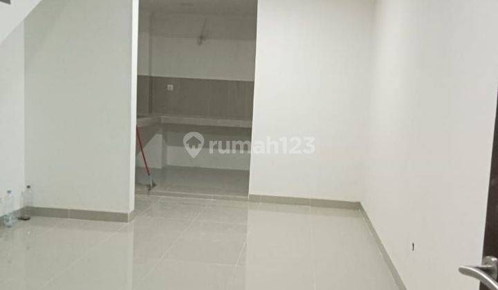 Rumah Baru Renov di Taman Palem Cengkareng
Jakarta Barat SHM 2