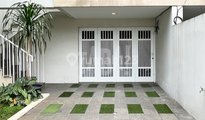 Modern Minimalist, 3 Floors, Flood-Free in Bangka, South Jakarta 2