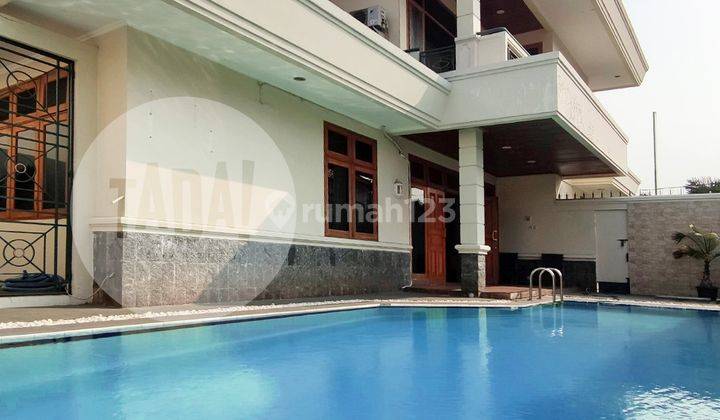 Rumah Luas, Terawat, Strategis, Ada Pool di Cipete, Jakarta Selatan 1