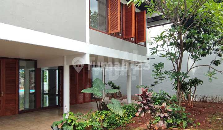 Rumah Tropis, Lokasi Premium di Permata Hijau, Jakarta Selatan