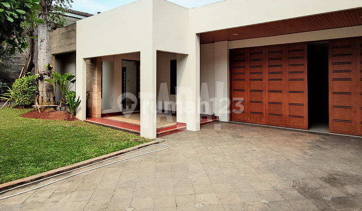 Tropical House, Spacious Garden in Permata Hijau, South Jakarta Tropical House, Spacious Garden in Permata Hijau, South Jakarta