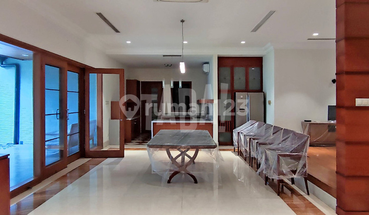 Tropical House, Spacious Garden in Permata Hijau, South Jakarta Tropical House, Spacious Garden in Permata Hijau, South Jakarta