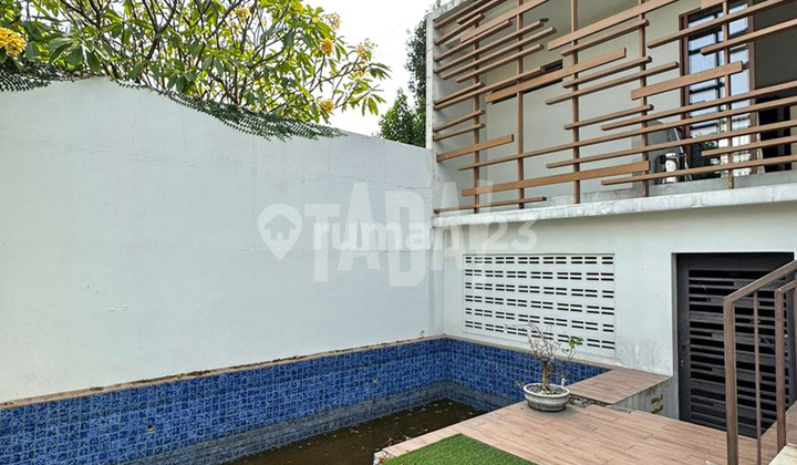 Townhouse Tropis Modern di Kemang, Jakarta Selatan Townhouse Tropis Modern di Kemang, Jakarta Selatan