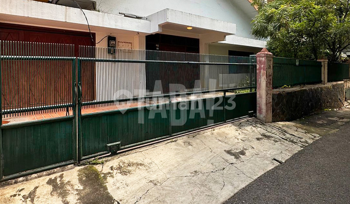 Rumah Strategis Dekat Scbd, Lingkungan Tenang di Jakarta Selatan