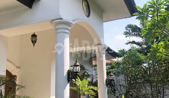 Rumah Hitung Tanah, Luas, Ada Pool di Kemang, Jakarta Selatan 2