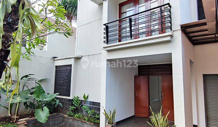 Rumah Cantik, Ada Taman, Parkir Luas di Cipete, Jakarta Selatan 1