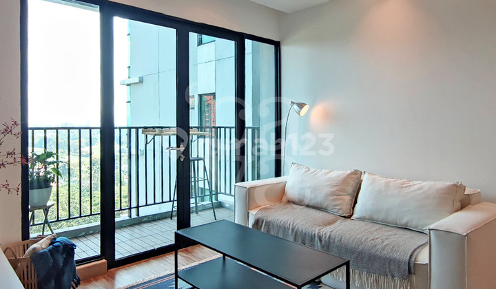 Apartemen Hamptons Park, 82 Sqm, 2 Br, View Golf, Furnished