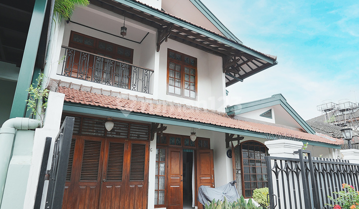 Rumah Nyaman, Taman Luas di Cirendeu, Jakarta Selatan