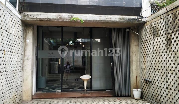 Ruko 4,5 Lantai, Selangkah ke MRT Dukuh Atas, Siap Pakai, Lokasi Premium di Menteng, Jakarta Pusat