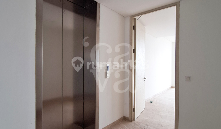 Apartemen Izzara Simatupang, 176 Sqm, 3 Br, Semi Private Lift, Balcony 2