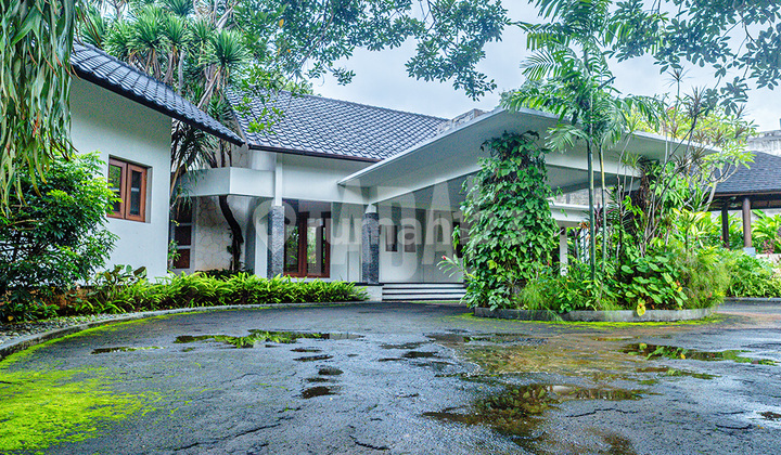 Rumah Tropis, Lokasi Strategis, Bangunan Kokoh dan Terawat di Cilandak, Jakarta Selatan