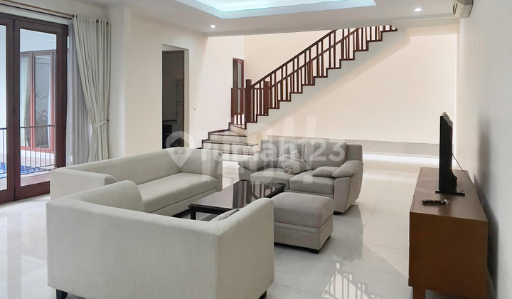 Townhouse Tropis Modern, Private Pool, Semi Furnished di Kemang, Jakarta Selatan 2