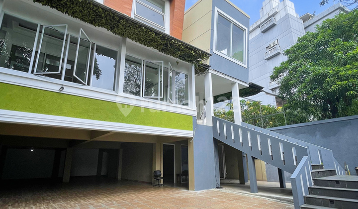 Rumah 3 Lantai, Terawat, Shm di Pondok Indah, Jakarta Selatan