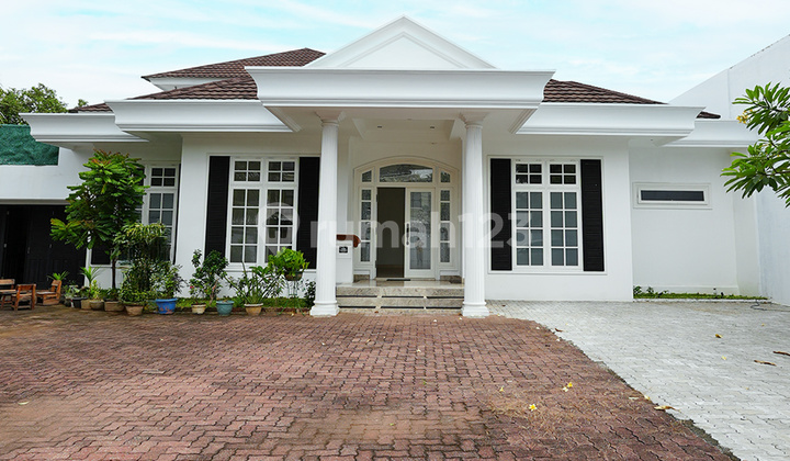 Spacious House, Lush, Ample Parking in Pondok Labu, Cilandak, South Jakarta