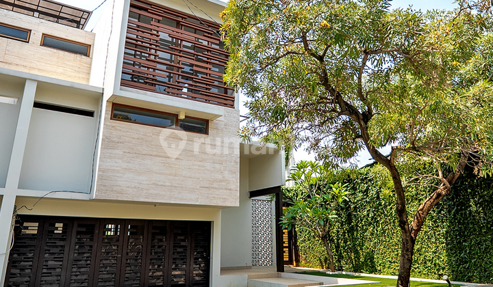 Townhouse Baru, Modern Tropical di Kemang, Jakarta Selatan 1