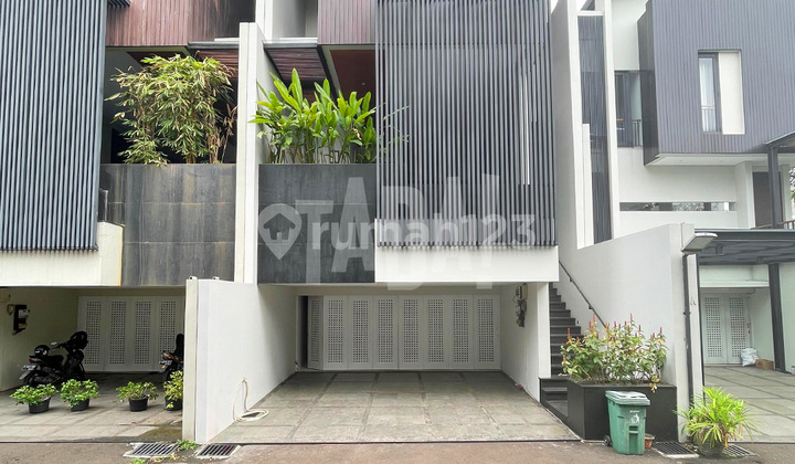 Rumah Modern Dalam Townhouse Exclusive, Ada Pool di Cilandak, Jakarta Selatan