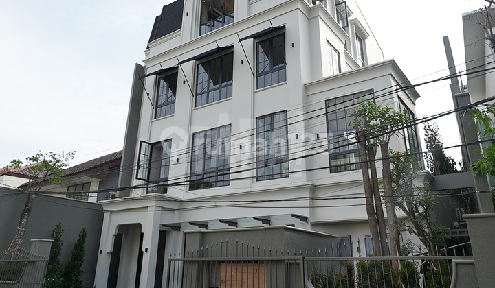 Rumah Baru, American Modern, Fully Furnished, Dekat SCBD di Kebayoran Baru, Jakarta Selatan