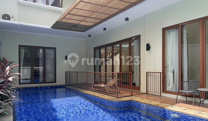 Townhouse Tropis Modern, Private Pool, Semi Furnished di Kemang, Jakarta Selatan