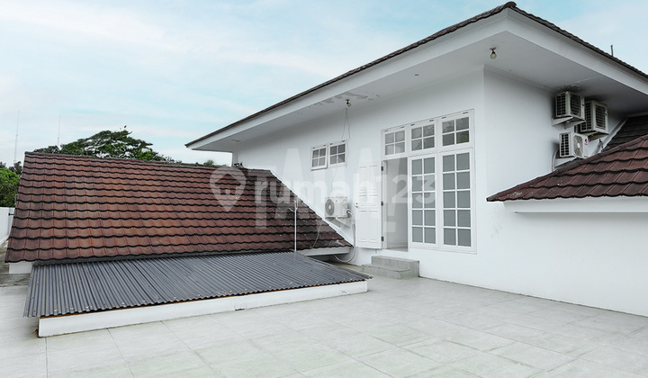 Spacious House, Lush, Ample Parking in Pondok Labu, Cilandak, South Jakarta 2