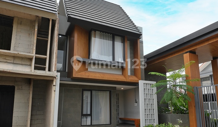 Rumah Modern, Layout Lapang, Kamar Bawah Luas di Ciputat, Tangerang Selatan Rumah Modern, Layout Lapang, Kamar Bawah Luas di Ciputat, Tangerang Selatan