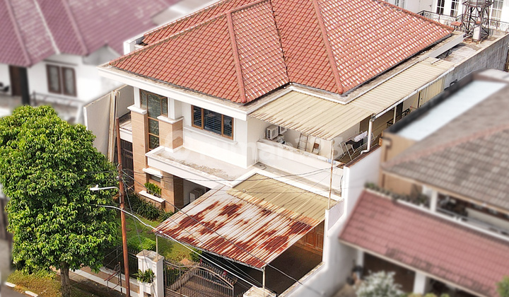 Rumah Klasik, Lingkungan Tenang, Lokasi Strategis, Siap Huni di Lebak Bulus, Jakarta Selatan