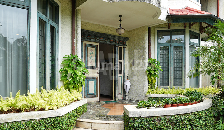 Rumah Asri, Taman Luas, Bangunan Kokoh di Cirendeu, Tangerang Selatan 2