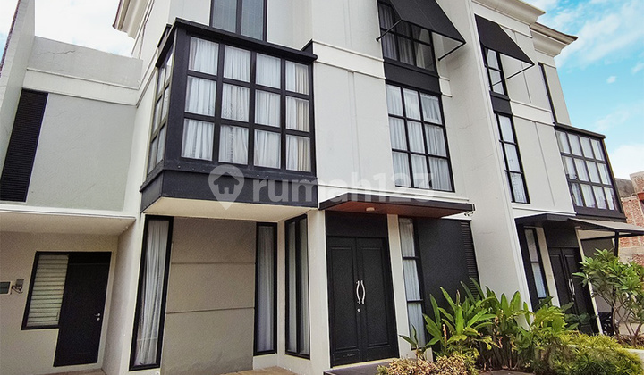 Modern Minimalist Townhouse, Private Pool, Furnished, in Cilandak, South Jakarta Modern Minimalist Townhouse, Private Pool, Furnished, in Cilandak, South Jakarta