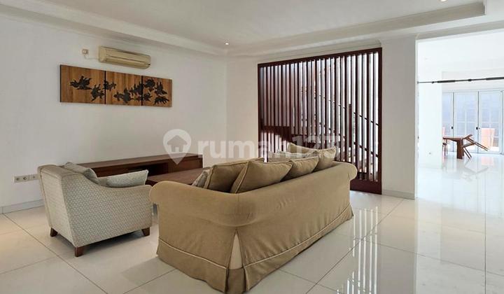 Rumah Minimalis, 2 Lantai, Kondisi Bagus di Kemang, Jakarta Selatan