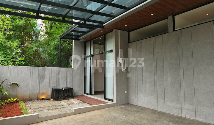Rumah Baru, Minimalis, Dekat Mrt di Cilandak, Jakarta Selatan Rumah Baru, Minimalis, Dekat Mrt di Cilandak, Jakarta Selatan