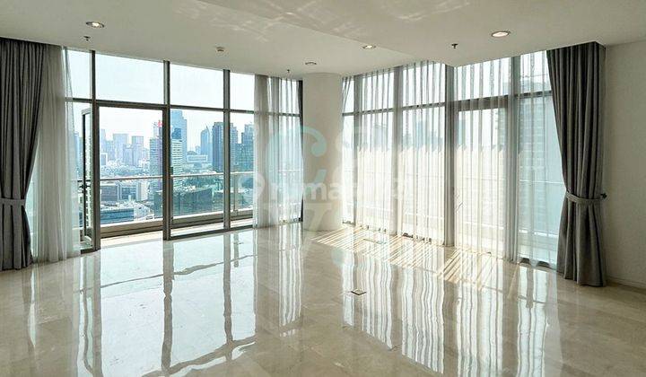 Apartemen Verde Two, 211 Sqm, 3 Br, City View, Semi Furnished 2