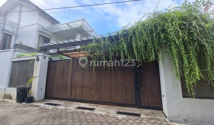 Di jual  / Disewakan Rumah Semi Villa area Buana Raya Denpasar Barat 1