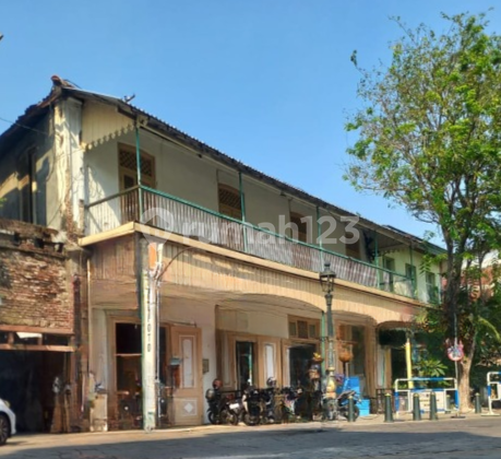 Land and Buildings in the Old Town Area of Letjen Suprapto, North Semarang, Semarang 1