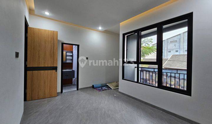 Rumah 2 Lantai Baru Semi Furnished SHM di Sri Rejeki, Semarang 2